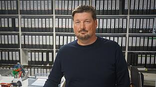 Der Regensburger Anwalt Ulrich Weber arbeitet an seiner mittlerweile dritten Studie über Missbrauch. Der Regensburger Anwalt Ulrich Weber arbeitet an seiner mittlerweile dritten Studie über Missbrauch.