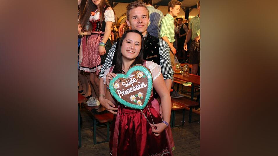 Die Frühjahrsdult 2017 in Landshut neigt sich dem Ende entgegen. Grund genug, noch einmal richtig in den Bierzelten zu feiern - abgerundet vom traditionellen Feuerwerk. Die Frühjahrsdult 2017 in Landshut neigt sich dem Ende entgegen. Grund genug, noch einmal richtig in den Bierzelten zu feiern - abgerundet vom traditionellen Feuerwerk.