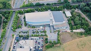 Die Donau-Arena hat für die Eisbären aktuell zu wenig Plätze im VIP-Bereich. Der Verein kann sich so nicht finanzieren. Die Donau-Arena hat für die Eisbären aktuell zu wenig Plätze im VIP-Bereich. Der Verein kann sich so nicht finanzieren.