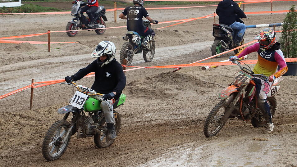 Am Samstag wurde die sechste Auflage des Schwarzacher Mofa-Cross-Rennens ausgetragen. Am Samstag wurde die sechste Auflage des Schwarzacher Mofa-Cross-Rennens ausgetragen.