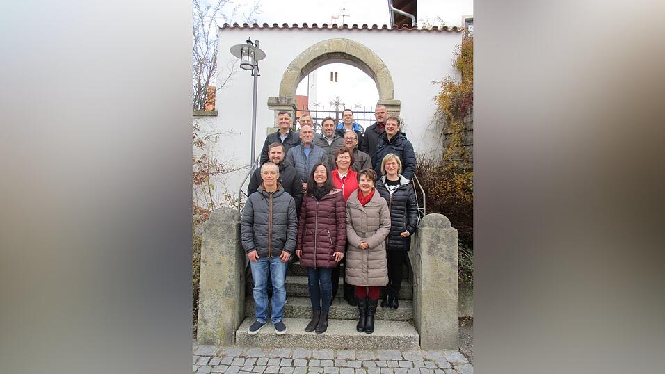 Die Kandidaten der Liste Münster freuen sich darauf Bürgerinteressen im Gemeinderat Steinach zu vertreten. Hintere Reihe von links: Armin Weiser, Lothar Wolff, Andreas Schäfer, Martin Hahn, Roman Weiser; mittlere Reihe von links: Thomas Urban, Stefan Heller, Josef Wagner, Andreas Wohner; vordere Reihe (von links): Manfred Schreiner, Sylvia Jobst, Brunhilde Schwarz, Regina Wildner-Gruber, Dr. Martina Wolff (es fehlen Helmut Feldmann und Christian Luttner). Die Kandidaten der Liste Münster freuen sich darauf Bürgerinteressen im Gemeinderat Steinach zu vertreten. Hintere Reihe von links: Armin Weiser, Lothar Wolff, Andreas Schäfer, Martin Hahn, Roman Weiser; mittlere Reihe von links: Thomas Urban, Stefan Heller, Josef Wagner, Andreas Wohner; vordere Reihe (von links): Manfred Schreiner, Sylvia Jobst, Brunhilde Schwarz, Regina Wildner-Gruber, Dr. Martina Wolff (es fehlen Helmut Feldmann und Christian Luttner).