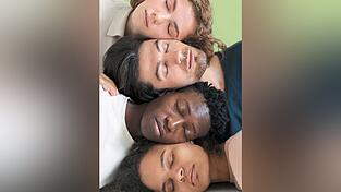 Multiple Sklerose wird als „die Krankheit mit den 1.000 Gesichtern“ bezeichnet. Wie unterschiedlich sich die Autoimmunerkrankung auswirken kann, wissen Mitglieder einer MS-Gruppe aus eigener Erfahrung. Multiple Sklerose wird als „die Krankheit mit den 1.000 Gesichtern“ bezeichnet. Wie unterschiedlich sich die Autoimmunerkrankung auswirken kann, wissen Mitglieder einer MS-Gruppe aus eigener Erfahrung.