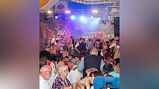 Ihre 'fünfte Jahreszeit' feiern die Schierlinger beim Pfingstvolksfest. 2023 zum ersten Mal mit einem neuen Festwirt. Ihre 'fünfte Jahreszeit' feiern die Schierlinger beim Pfingstvolksfest. 2023 zum ersten Mal mit einem neuen Festwirt.