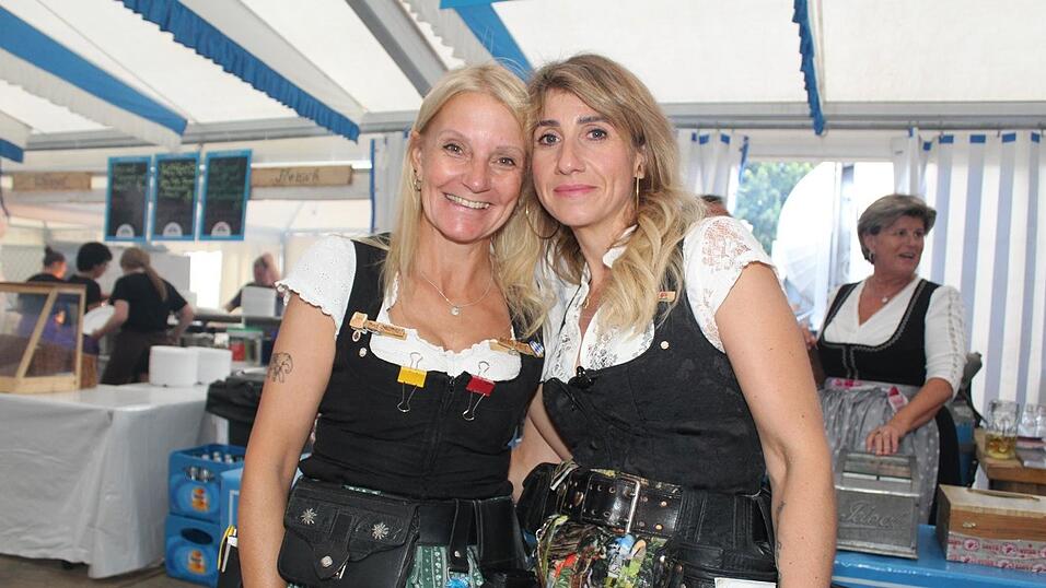 Zur Musik von Headless wurde ausgelassen gefeiert. Zur Musik von Headless wurde ausgelassen gefeiert.