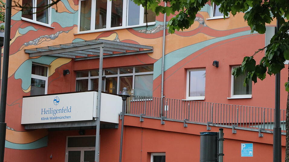 2006 nahm die Heiligenfeld-Klinik in Waldmünchen ihren Betrieb auf; im Frühjahr wird das Fachkrankenhaus für psychosomatische Erkrankungen geschlossen und die Patientenversorgung nach Bad Wörishofen verlagert. 2006 nahm die Heiligenfeld-Klinik in Waldmünchen ihren Betrieb auf; im Frühjahr wird das Fachkrankenhaus für psychosomatische Erkrankungen geschlossen und die Patientenversorgung nach Bad Wörishofen verlagert.