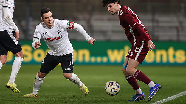 Im März kehrte der SSV Jahn (rechts Nicolas Oliveira, im Duell mit Niko Kijewski) mit einem 2:1-Sieg aus Verl zurück. Eines gutes Omen für die Oberpfälzer, deren Formkurve nach oben zeigt? Im März kehrte der SSV Jahn (rechts Nicolas Oliveira, im Duell mit Niko Kijewski) mit einem 2:1-Sieg aus Verl zurück. Eines gutes Omen für die Oberpfälzer, deren Formkurve nach oben zeigt?