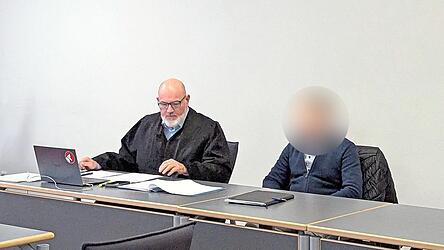 Strafverteidiger Christian Pustelnik arbeitete mit seinen Fragen heraus, was sein Mandant im vergangenen Jahr durchgemacht hat. Strafverteidiger Christian Pustelnik arbeitete mit seinen Fragen heraus, was sein Mandant im vergangenen Jahr durchgemacht hat.
