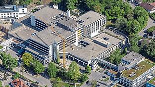 Das Krankenhaus in Landshut-Achdorf und die weiteren Lakumed-Einrichtungen stehen vor der Fusion mit dem Klinikum Landshut. Das Krankenhaus in Landshut-Achdorf und die weiteren Lakumed-Einrichtungen stehen vor der Fusion mit dem Klinikum Landshut.