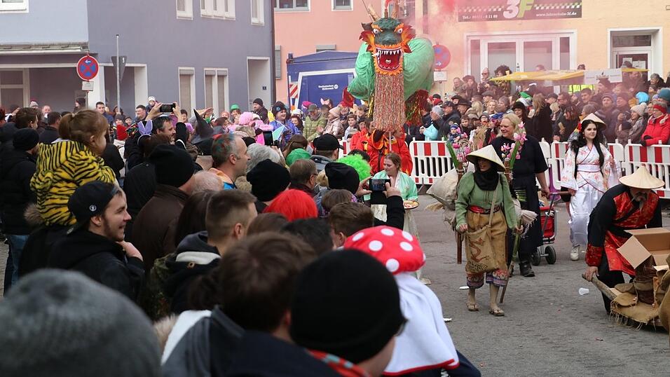 Beim Bogener Faschingsumzug war einiges geboten. Beim Bogener Faschingsumzug war einiges geboten.