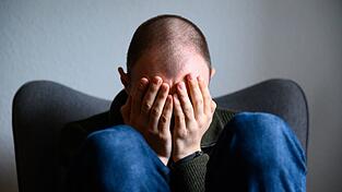 Chronischer Stress erhöht das Risiko für Rückenschmerzen deutlich. (Symbolbild) Chronischer Stress erhöht das Risiko für Rückenschmerzen deutlich. (Symbolbild)