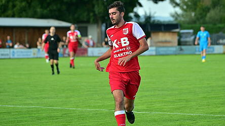 Niklas Wolfram erzielte zwar das 1:0 für Roding, am Ende aber nahm der TSV Bogen mit einem 2:1-Erfolg die drei Punkte vom Esper mit. Niklas Wolfram erzielte zwar das 1:0 für Roding, am Ende aber nahm der TSV Bogen mit einem 2:1-Erfolg die drei Punkte vom Esper mit.
