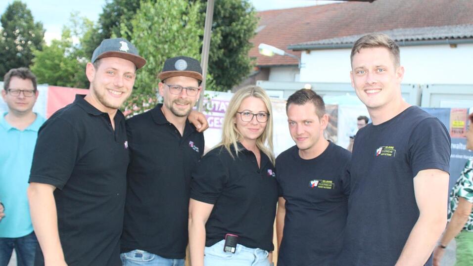 Zur Musik von Headless wurde ausgelassen gefeiert. Zur Musik von Headless wurde ausgelassen gefeiert.