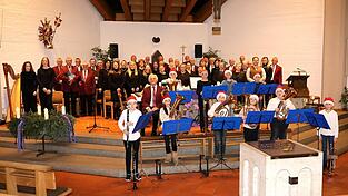 Die Gruppen beim Jubiläumsadventssingen in der neuen Nikola-Kirche. Die Gruppen beim Jubiläumsadventssingen in der neuen Nikola-Kirche.