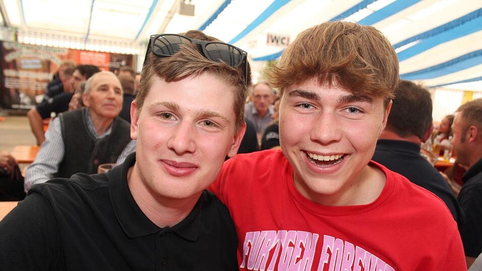 Zur Musik von Headless wurde ausgelassen gefeiert. Zur Musik von Headless wurde ausgelassen gefeiert.