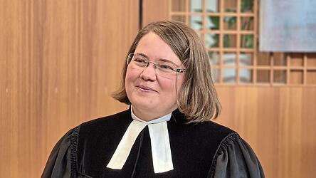 Die Maria Magdalena Gemeinde in Burgweinting hat nach fast einjähriger Vakanz wieder eine Pfarrerin: Julia Funke. Die Maria Magdalena Gemeinde in Burgweinting hat nach fast einjähriger Vakanz wieder eine Pfarrerin: Julia Funke.