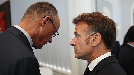Bundeskanzler Friedrich Merz (CDU, l.) und Frankreichs Präsident Emmanuel Macron setzen sich im Westbalkan für abgestufte Formen der EU-Integration ein. Bundeskanzler Friedrich Merz (CDU, l.) und Frankreichs Präsident Emmanuel Macron setzen sich im Westbalkan für abgestufte Formen der EU-Integration ein.