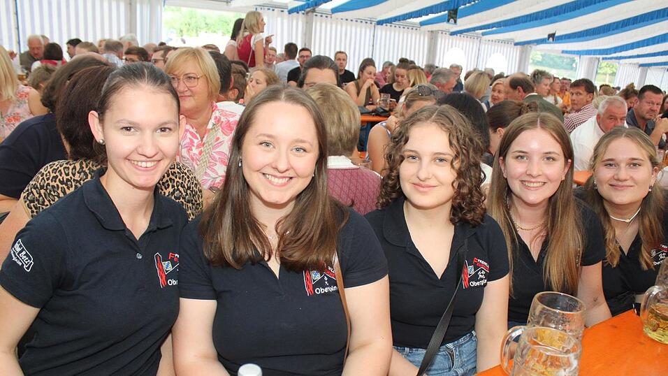 Zur Musik von Headless wurde ausgelassen gefeiert. Zur Musik von Headless wurde ausgelassen gefeiert.