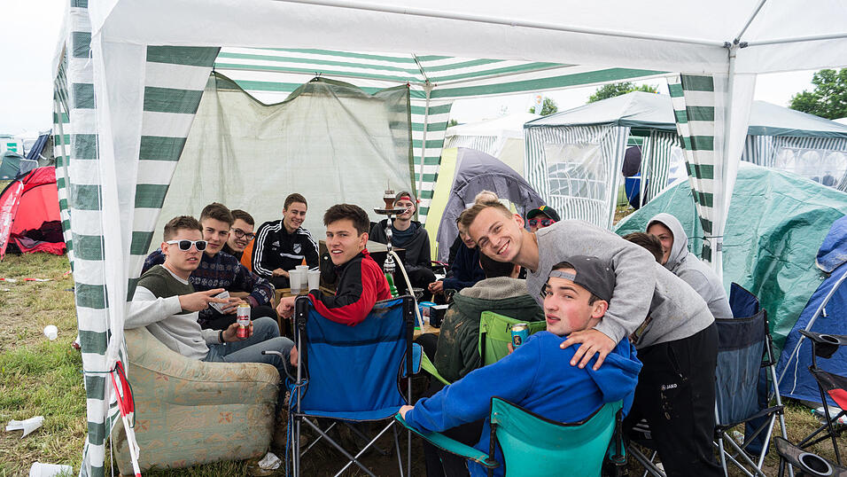 Mal mehr und mal weniger ausgewogen: Frühstück am Pfingst-Open-Air. Aufgenommen am Samstag von Regina Hölzel Mal mehr und mal weniger ausgewogen: Frühstück am Pfingst-Open-Air. Aufgenommen am Samstag von Regina Hölzel