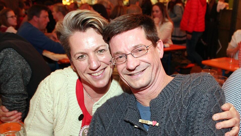 Die Frühjahrsdult 2017 in Landshut neigt sich dem Ende entgegen. Grund genug, noch einmal richtig in den Bierzelten zu feiern - abgerundet vom traditionellen Feuerwerk. Die Frühjahrsdult 2017 in Landshut neigt sich dem Ende entgegen. Grund genug, noch einmal richtig in den Bierzelten zu feiern - abgerundet vom traditionellen Feuerwerk.