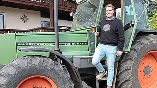 Markus Saller aus Lappersdorf arbeitet hauptberuflich als Berater beim Bauernverband in Landau. Den Ackerbau auf seinem elterlichen Betrieb führt er im Nebenerwerb. Markus Saller aus Lappersdorf arbeitet hauptberuflich als Berater beim Bauernverband in Landau. Den Ackerbau auf seinem elterlichen Betrieb führt er im Nebenerwerb.