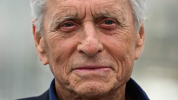 Manch atemberaubender Frau ist US-Schauspieler Michael Douglas schon nahe gekommen - vor und hinter der Kamera, wie er in seinen Memoiren nun verrät. (Archiv) Manch atemberaubender Frau ist US-Schauspieler Michael Douglas schon nahe gekommen - vor und hinter der Kamera, wie er in seinen Memoiren nun verrät. (Archiv)