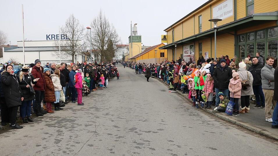 Beim Bogener Faschingsumzug war einiges geboten. Beim Bogener Faschingsumzug war einiges geboten.