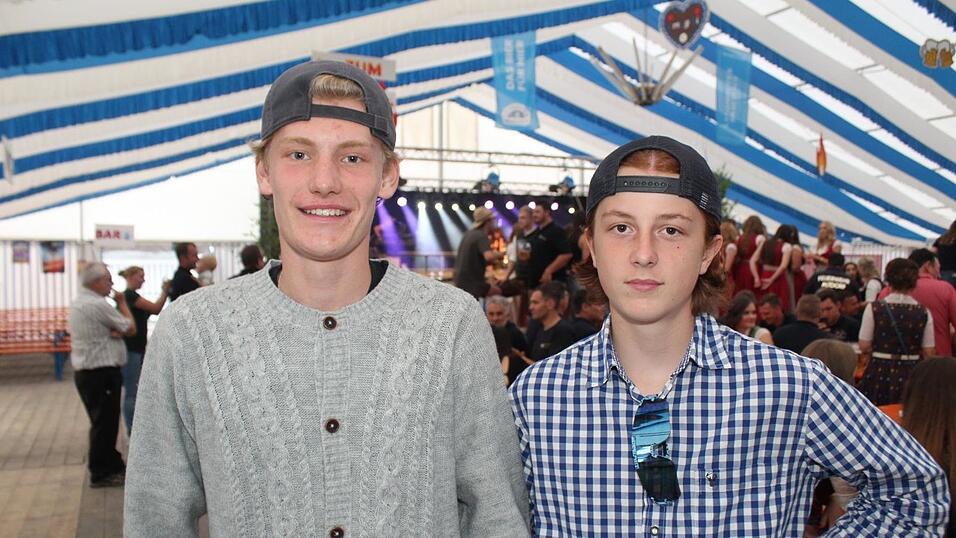 Zur Musik von Headless wurde ausgelassen gefeiert. Zur Musik von Headless wurde ausgelassen gefeiert.