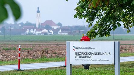 Zeitweise war der 53-Jährige im Bezirkskrankenhaus Straubing untergebracht. Zeitweise war der 53-Jährige im Bezirkskrankenhaus Straubing untergebracht.