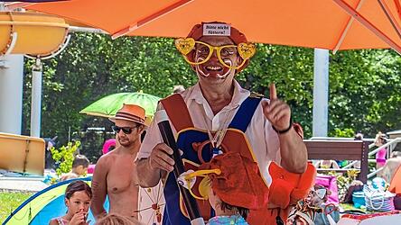 Zauberclown Rudolpho sorgte bei den kleinen Sommerfestbesuchern für Lacher. Zauberclown Rudolpho sorgte bei den kleinen Sommerfestbesuchern für Lacher.