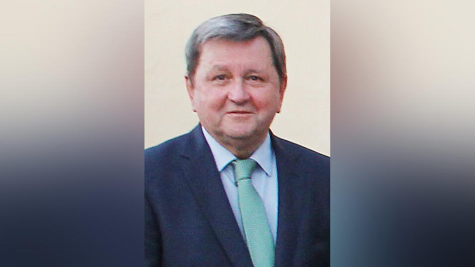 Hinsken habe bei Betriebsansiedlungen Gas gegeben, so Straubing-Bogens Altlandrat Alfred Reisinger über seinen Parteikollegen. Hinsken habe bei Betriebsansiedlungen Gas gegeben, so Straubing-Bogens Altlandrat Alfred Reisinger über seinen Parteikollegen.