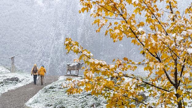 Die Schneefallgrenze liegt am Sonntag zunächst oberhalb von 2.500 Metern. Die Schneefallgrenze liegt am Sonntag zunächst oberhalb von 2.500 Metern.