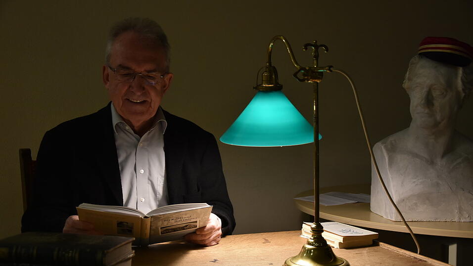 Kein Blick zurück im Zorn: Josef Schindler erzählt vorwiegend augenzwinkernd über seine Schul- und Seminarzeit in Straubing in den 60er Jahren. Kein Blick zurück im Zorn: Josef Schindler erzählt vorwiegend augenzwinkernd über seine Schul- und Seminarzeit in Straubing in den 60er Jahren.