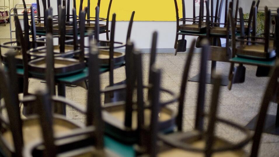 In der Gastronomie ist erst mal wieder Stillstand angesagt. Die Lockdown-Regeln im Überblick finden Sie hier im Artikel! (Symbolbild) In der Gastronomie ist erst mal wieder Stillstand angesagt. Die Lockdown-Regeln im Überblick finden Sie hier im Artikel! (Symbolbild)