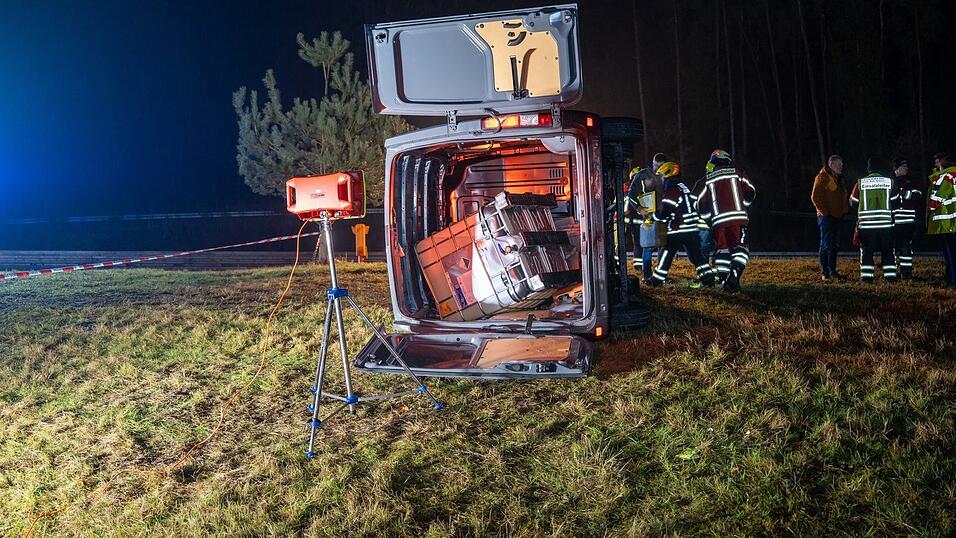 Glücklicherweise blieb der Container dicht, musste aber dennoch abgepumpt werden. Glücklicherweise blieb der Container dicht, musste aber dennoch abgepumpt werden.