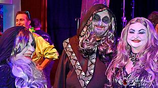 Sogar die 'Adams Family' war nach Langenbach gekommen. Sogar die 'Adams Family' war nach Langenbach gekommen.