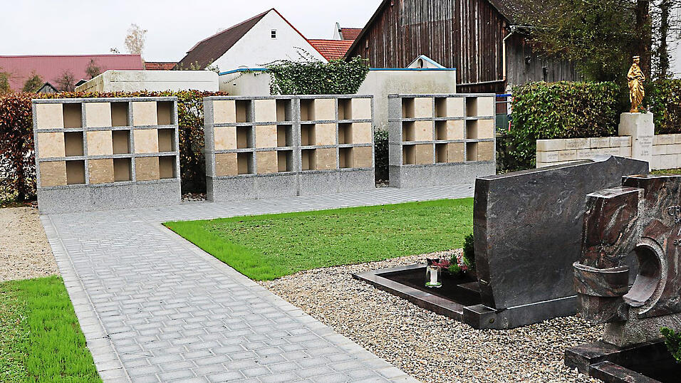 Für die neue Urnenwand in Elsendorf sind die Gebühren festgesetzt worden. Für die neue Urnenwand in Elsendorf sind die Gebühren festgesetzt worden.