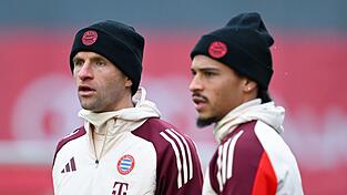 Zukunft offen: Thomas Müller (l) und Leroy Sané. Zukunft offen: Thomas Müller (l) und Leroy Sané.