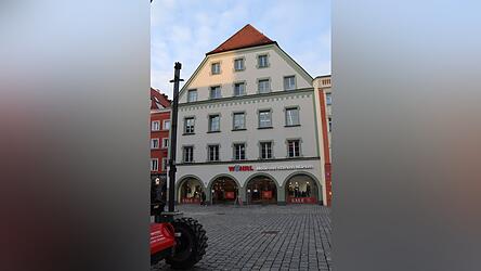 Das Modehaus Wöhrl am Ludwigsplatz. Das Modehaus Wöhrl am Ludwigsplatz.