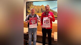 Markus Aschenbrenner und der Social Media-Experte der SpVgg, Lam Alois Vogl jun., freuen sich über das einzigartige Projekt. Markus Aschenbrenner und der Social Media-Experte der SpVgg, Lam Alois Vogl jun., freuen sich über das einzigartige Projekt.