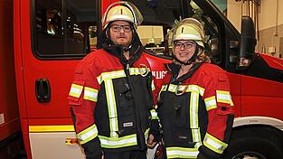 Eine einzigartige Konstellation: Christian und Melissa Woller sind nicht nur ein Ehe-, sondern auch ein Kommandantenpaar bei der Hagelstädter Wehr. Eine einzigartige Konstellation: Christian und Melissa Woller sind nicht nur ein Ehe-, sondern auch ein Kommandantenpaar bei der Hagelstädter Wehr.