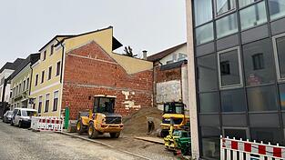 Die Baulücke an der Metzstraße: Wolfgang Bergmann plant hier ein Mehrparteienhaus mit sieben Wohnungen. Die Baulücke an der Metzstraße: Wolfgang Bergmann plant hier ein Mehrparteienhaus mit sieben Wohnungen.