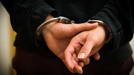 Die Angeklagten befinden sich derzeit in Untersuchungshaft. (Symbolbild) Die Angeklagten befinden sich derzeit in Untersuchungshaft. (Symbolbild)