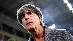 Bald wieder im Stadion an der Seitenlinie? Es gibt Spekulationen um Joachim Löw. (Archivbild) Bald wieder im Stadion an der Seitenlinie? Es gibt Spekulationen um Joachim Löw. (Archivbild)
