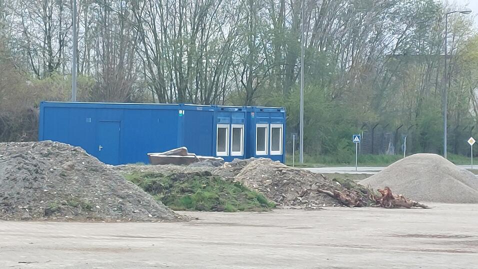 Diese Container stehen bald als weiterer Wohnraum für Obdachlose zur Verfügung. Diese Container stehen bald als weiterer Wohnraum für Obdachlose zur Verfügung.