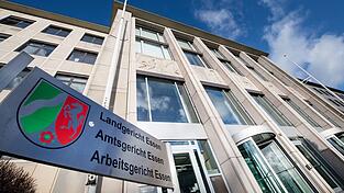 Landgericht Essen: Wegen der Vergewaltigung von Koma-Patienten erhielt ein Krankenpfleger eine lange Haftstrafe. (Archivbild) Landgericht Essen: Wegen der Vergewaltigung von Koma-Patienten erhielt ein Krankenpfleger eine lange Haftstrafe. (Archivbild)