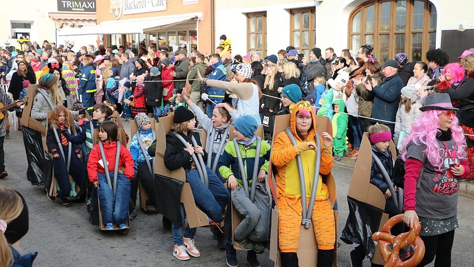 Beim Bogener Faschingsumzug war einiges geboten. Beim Bogener Faschingsumzug war einiges geboten.