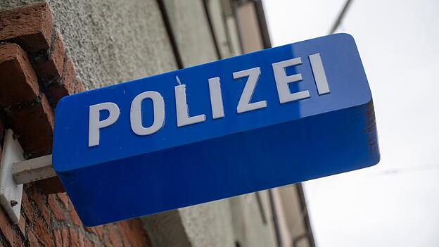 Die Polizei sichert die Unfallstelle. (Symbolbild) Die Polizei sichert die Unfallstelle. (Symbolbild)