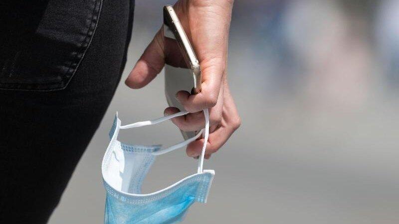 Maskenverweigerer müssen künftig mit einem höheren Bußgeld rechnen (Symbolbild). Maskenverweigerer müssen künftig mit einem höheren Bußgeld rechnen (Symbolbild).