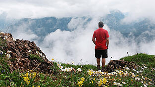 Bei Nebel entsteht beim Aufstieg auf das Spielberghorn eine besondere Stimmung. Bei Nebel entsteht beim Aufstieg auf das Spielberghorn eine besondere Stimmung.