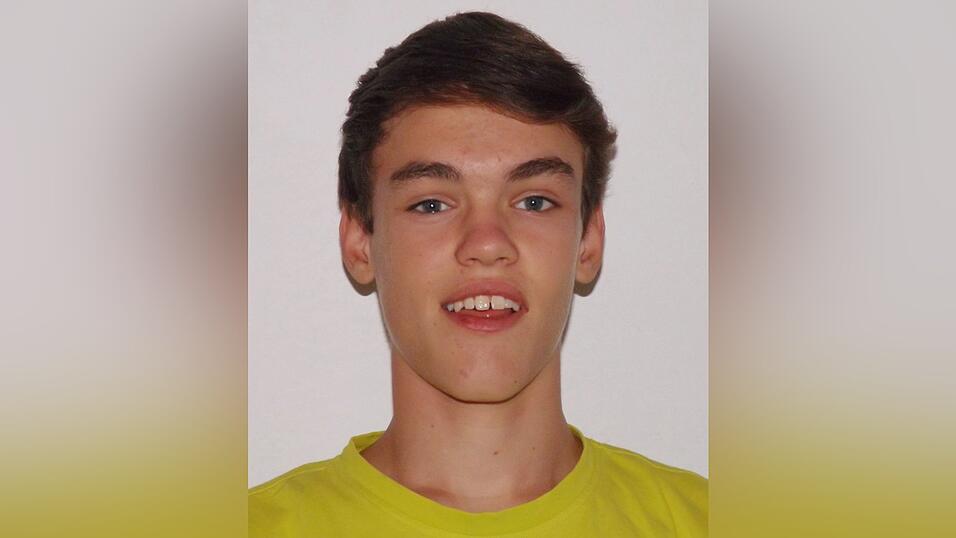 Simon ist 15 Jahre alt. Er wohnt in Wörth an der Donau. Simon ist 15 Jahre alt. Er wohnt in Wörth an der Donau.